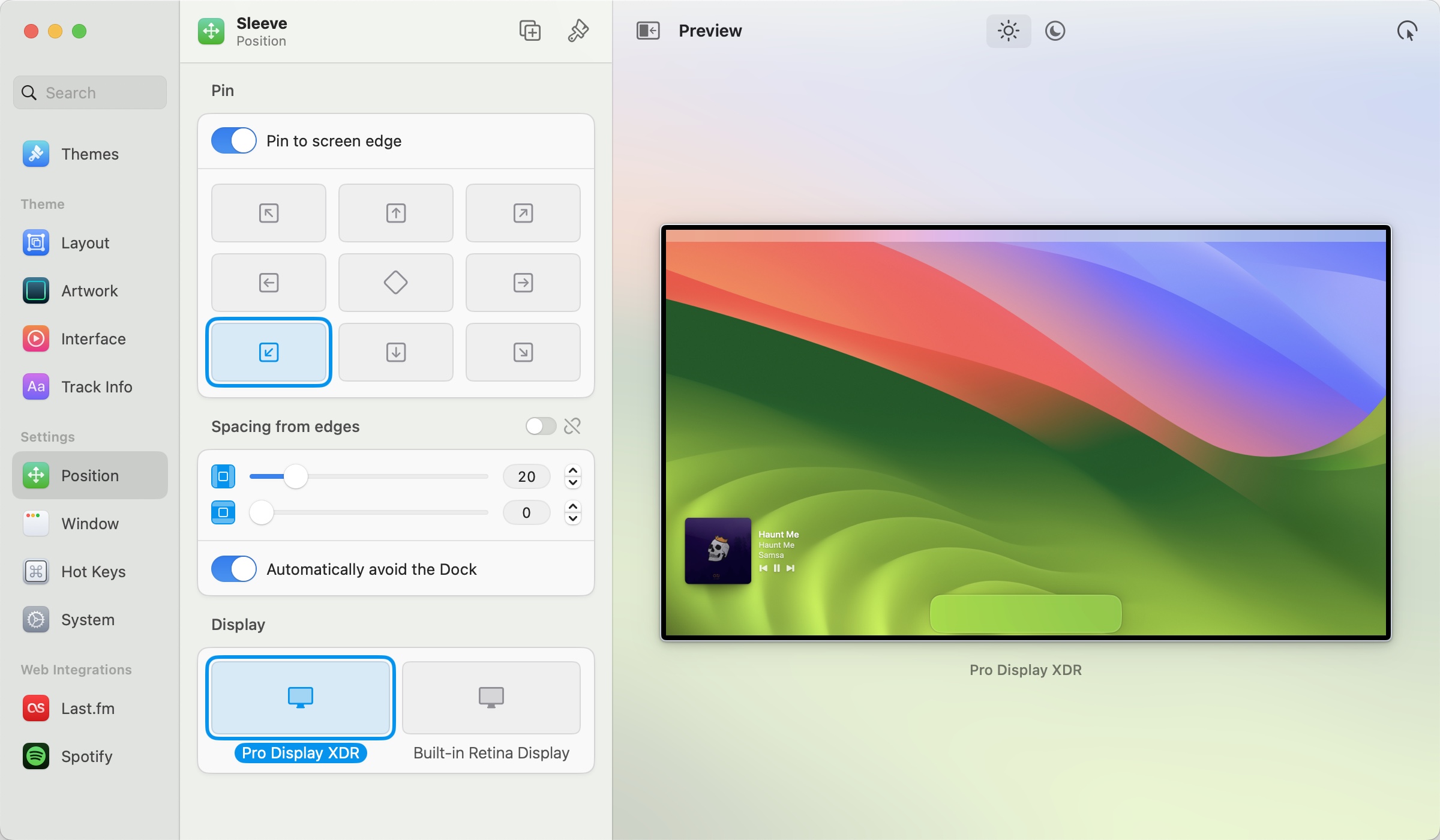 A desktop settings interface displays customization options for screen position, spacing, and display type. The right side shows a preview of the desktop with app icons and a colorful background.